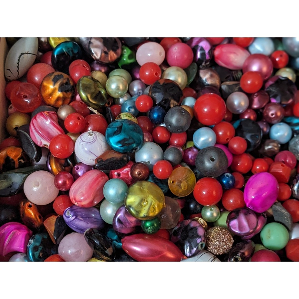 Vtg Large Mixed Lot Assortment Plastic Beads Jewelry Making Crafting Bead Soup